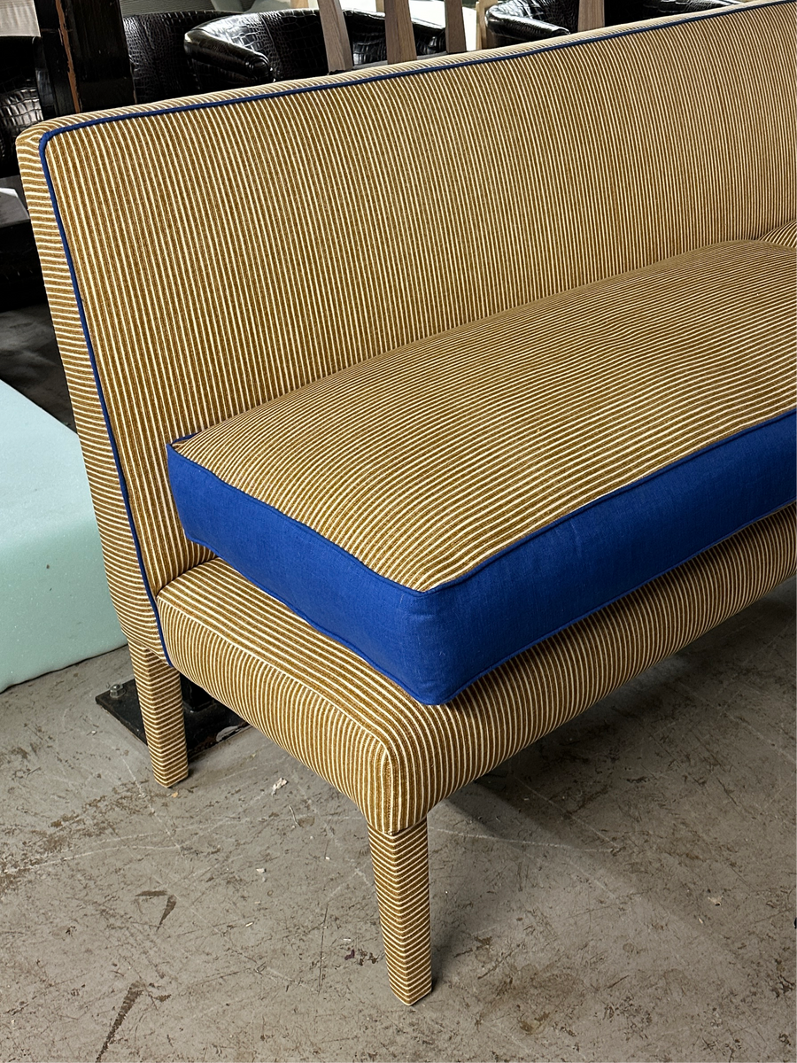 Covered leg Banquette