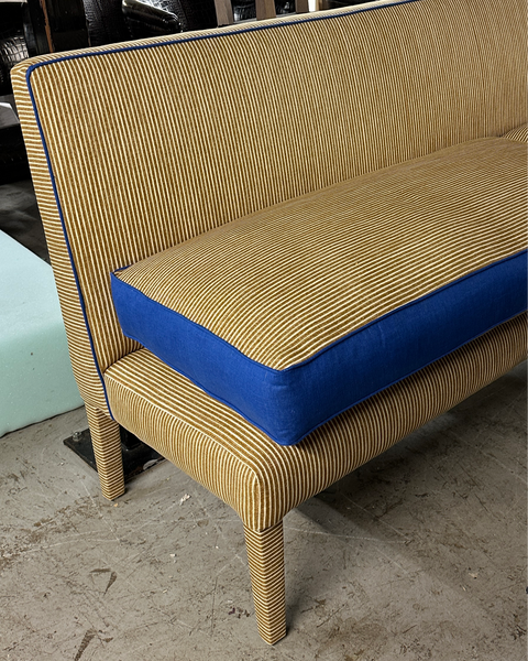 Covered leg Banquette