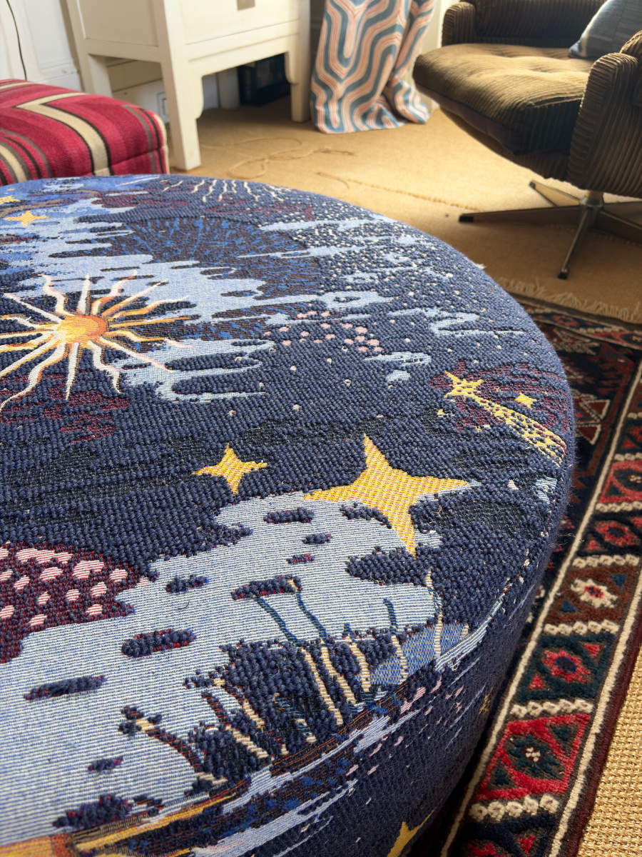 Ottoman Emelia sur mesure dans n'importe quel tissu