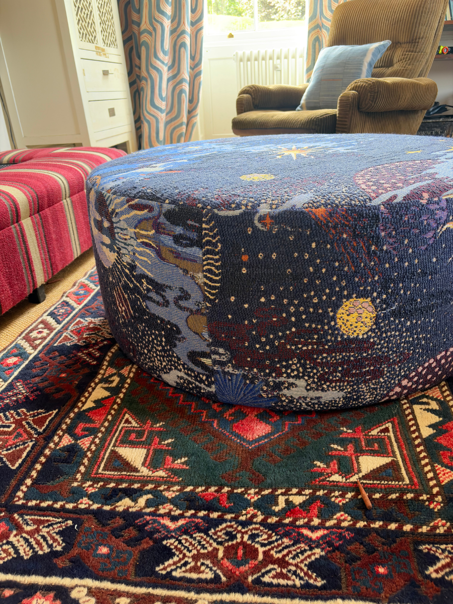Ottoman Emelia sur mesure dans n'importe quel tissu