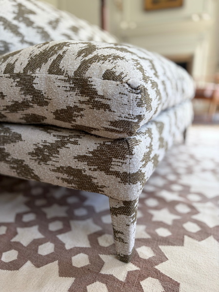 Ottoman Emelia sur mesure dans n'importe quel tissu