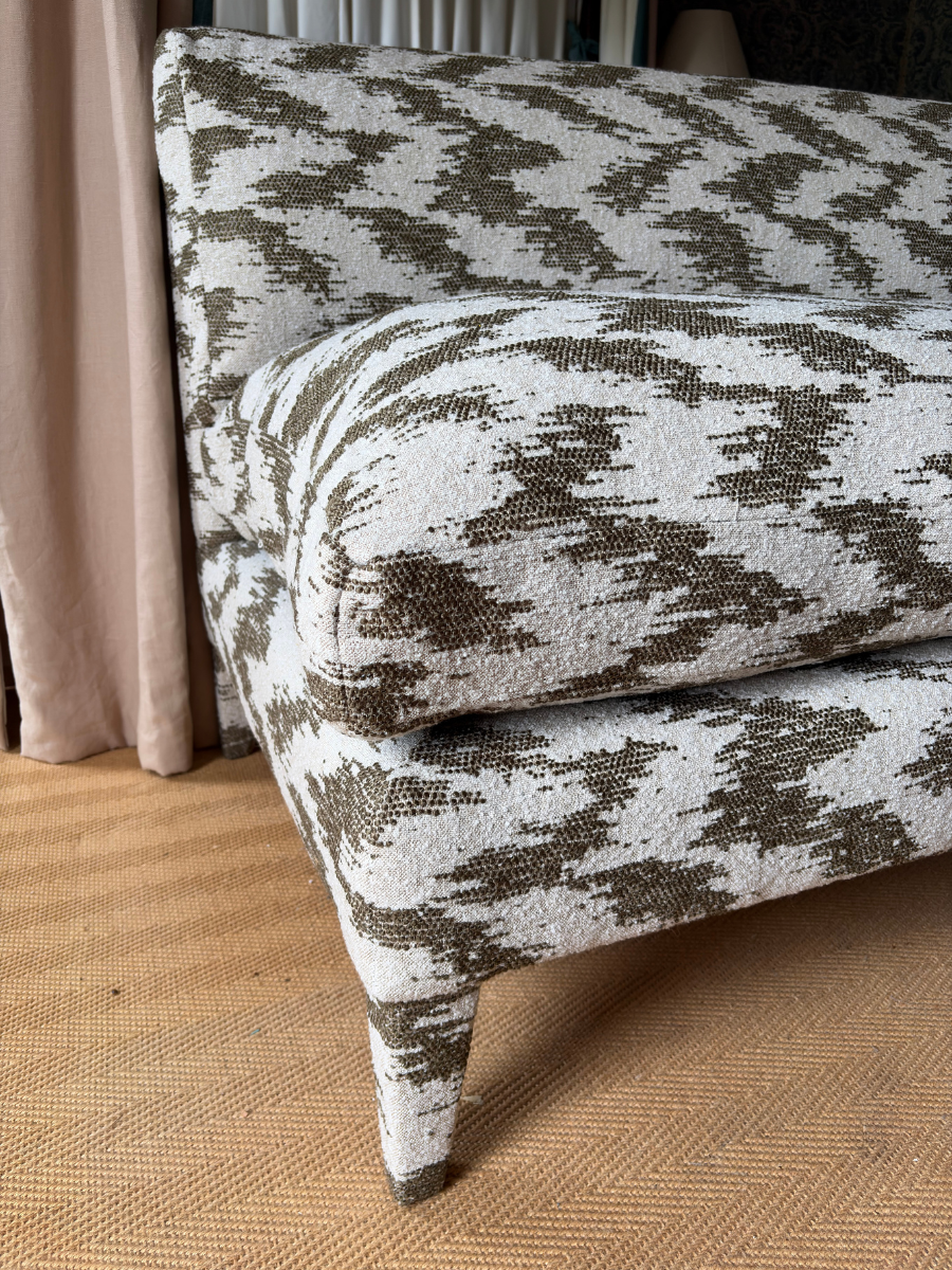 Ottoman Emelia sur mesure dans n'importe quel tissu