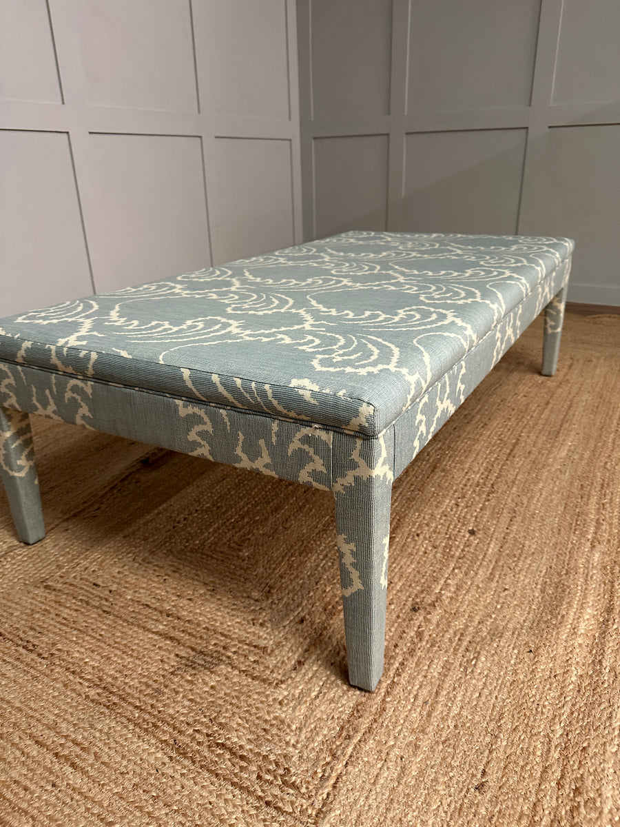 Ottoman de table basse rembourré sur mesure en miel