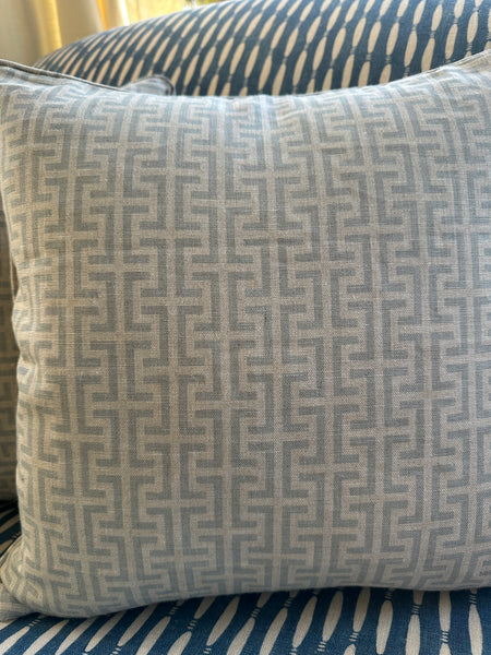 Geometric square cushion pair