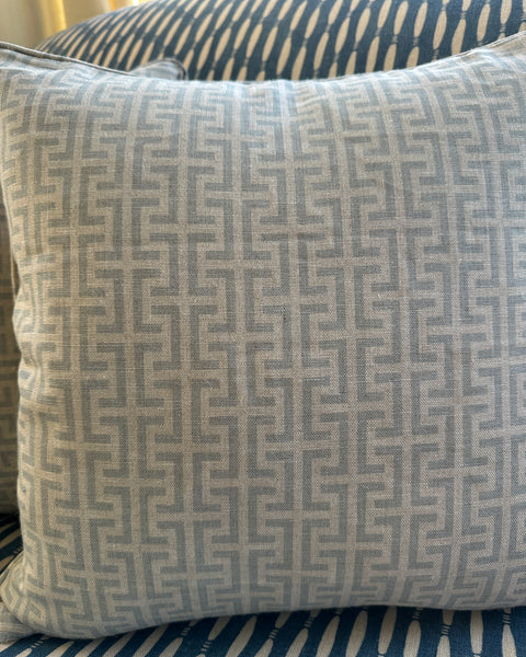 Geometric square cushion pair