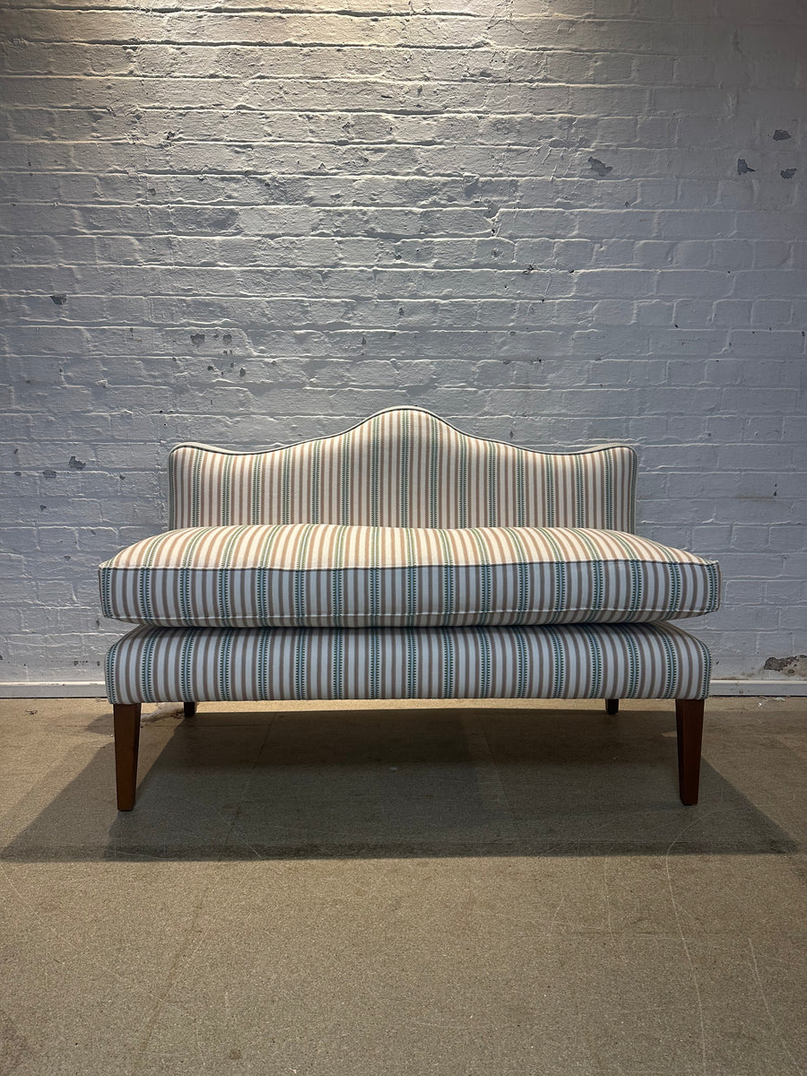 Natalie scroll top Banquette