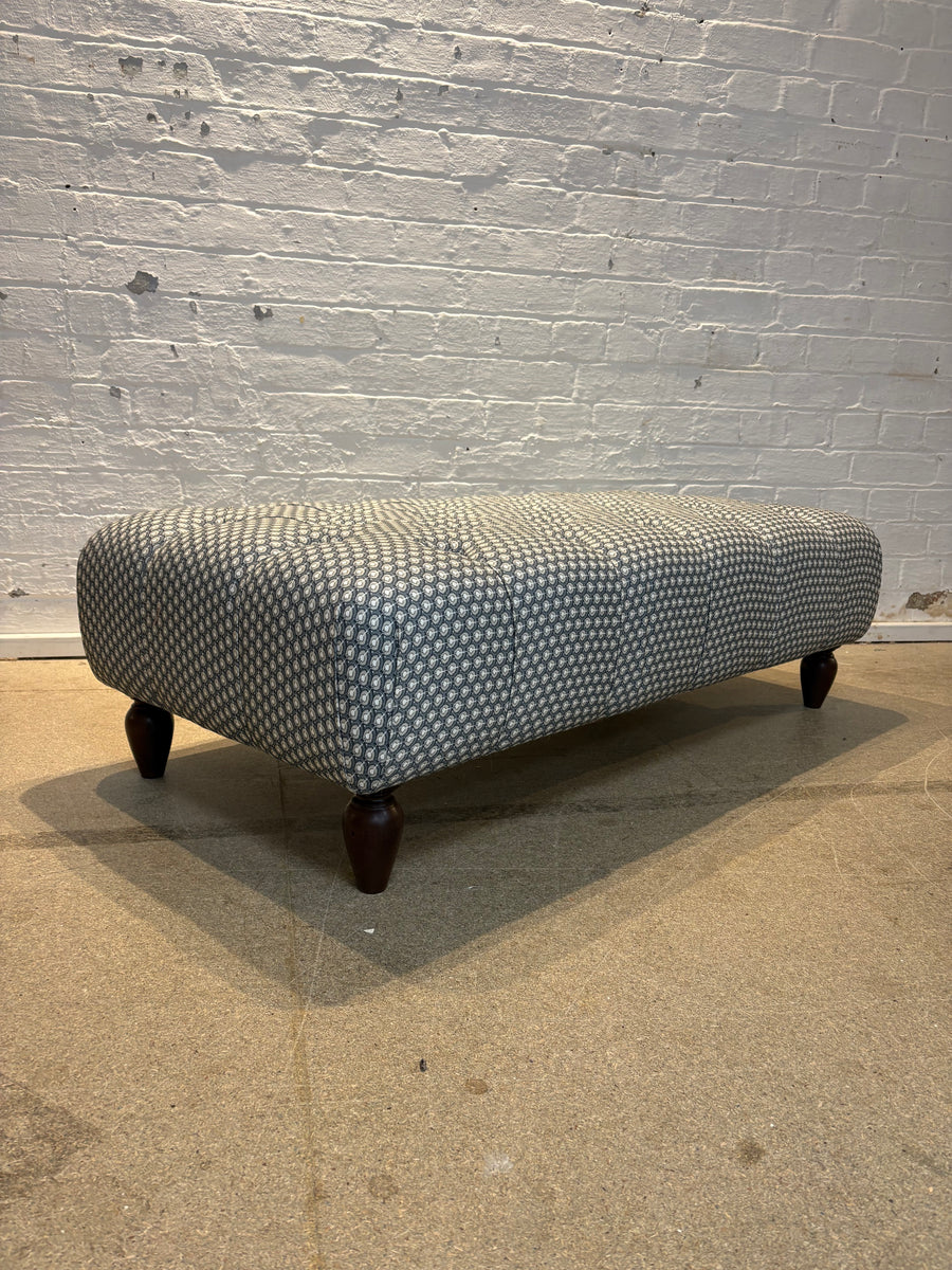 Ottoman Katy sur mesure dans n'importe quel tissu