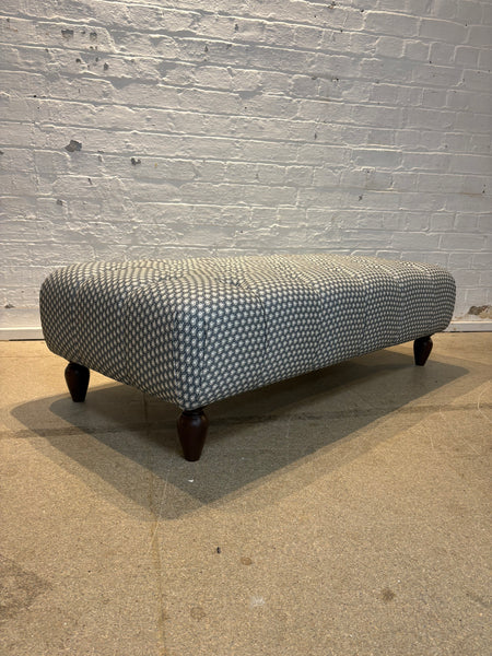 Ottoman Katy sur mesure dans n'importe quel tissu