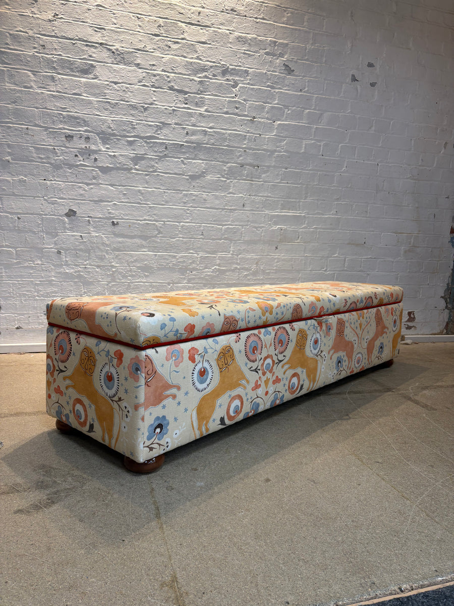 Pouf de rangement de bout de lit Zoey sur mesure