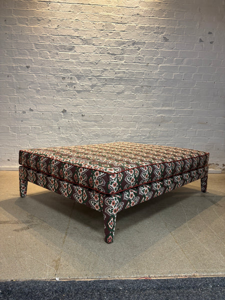 Ottoman Katy sur mesure dans n'importe quel tissu