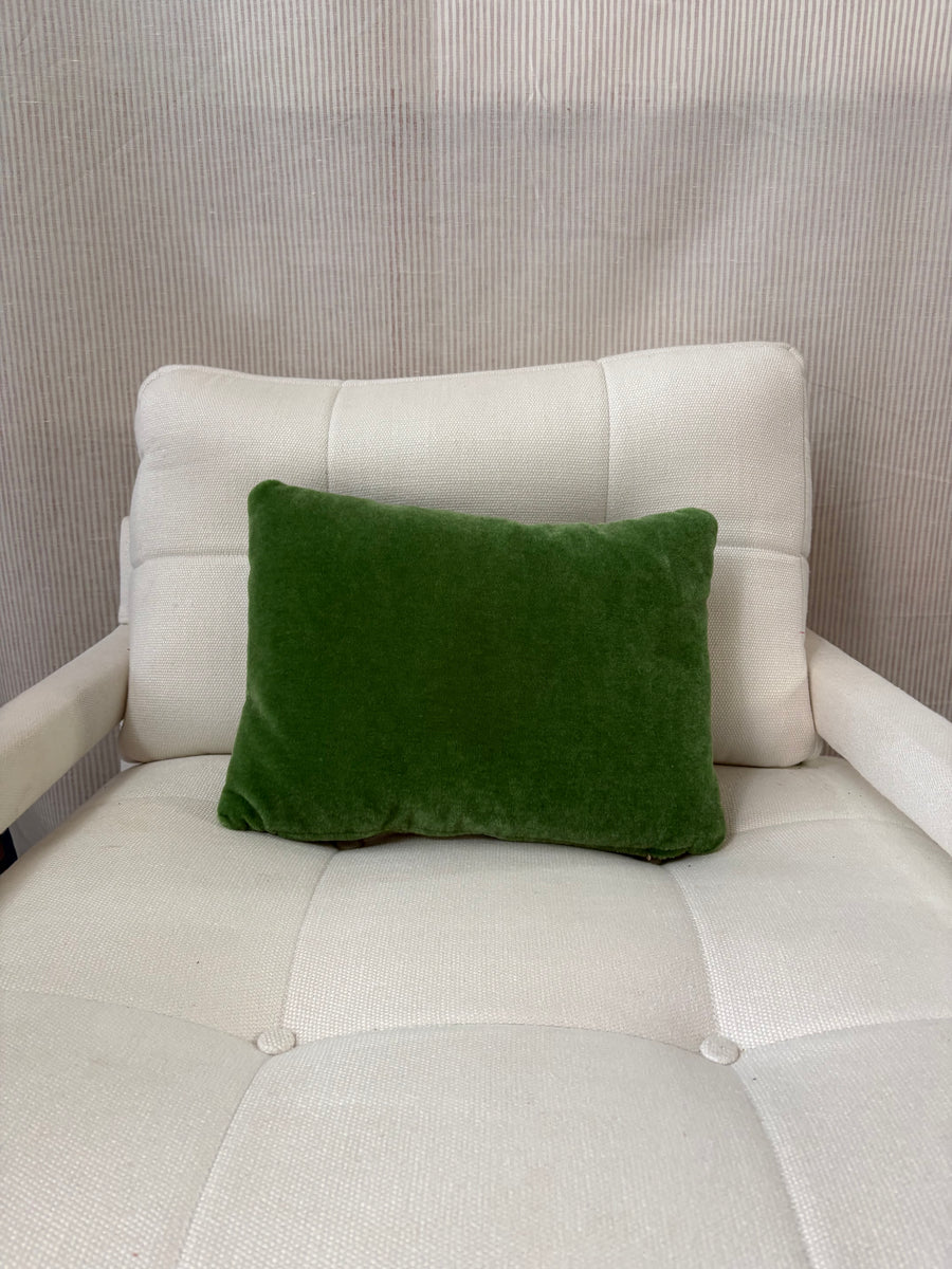 Lumbar cushion 40 x 30cm in Beata Heuman Mohair velvet