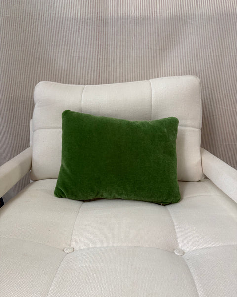 Lumbar cushion 40 x 30cm in Beata Heuman Mohair velvet