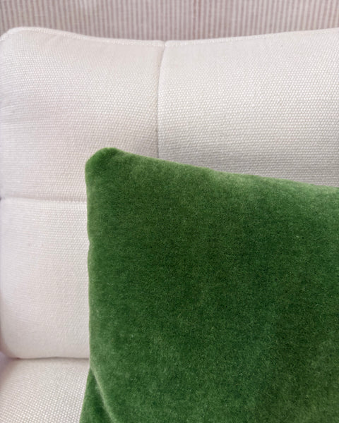 Lumbar cushion 40 x 30cm in Beata Heuman Mohair velvet