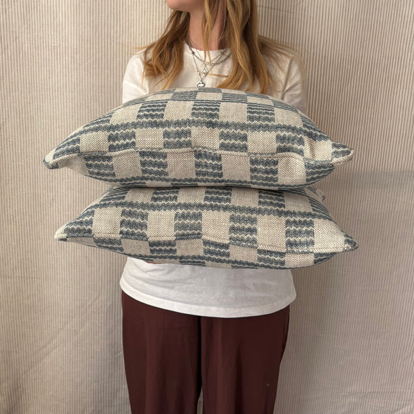 Square cushion 45 x 45cm in Fermoie, Cove in blue