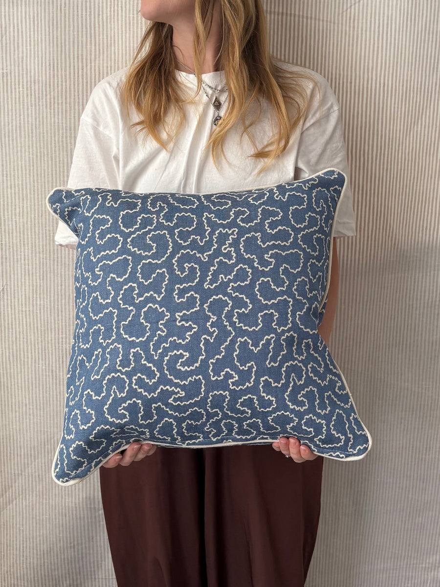 Square cushion in Linwood wiggle