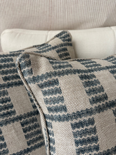 Square cushion 45 x 45cm in Fermoie, Cove in blue