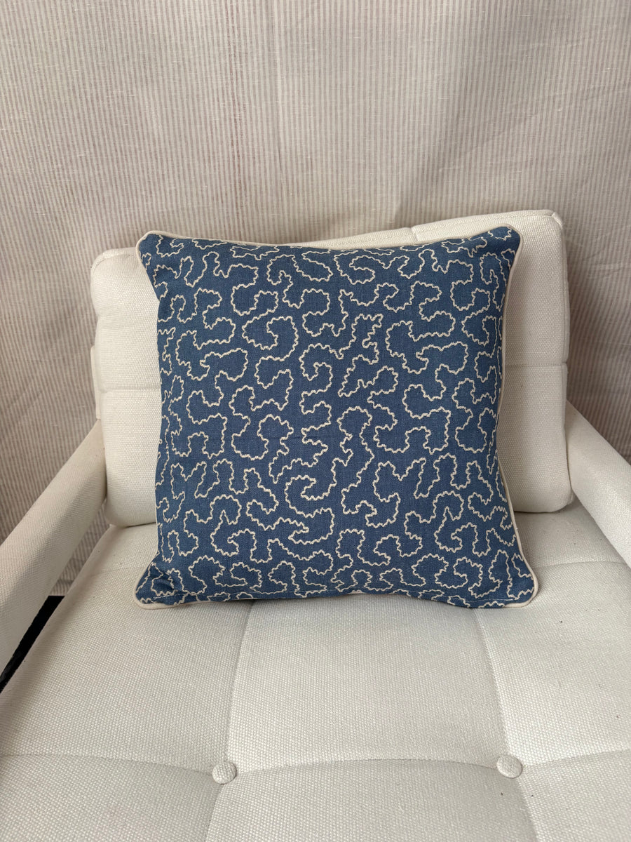 Square cushion in Linwood wiggle