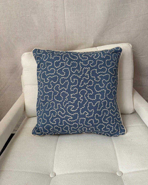 Square cushion in Linwood wiggle