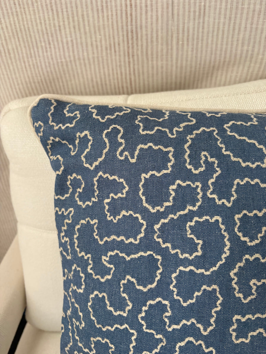 Square cushion in Linwood wiggle