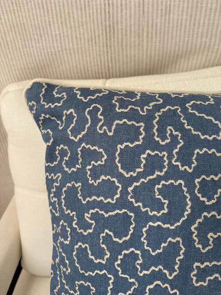 Square cushion in Linwood wiggle