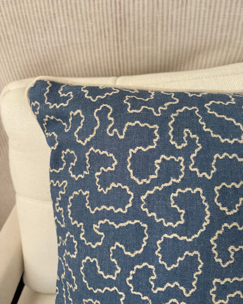 Square cushion in Linwood wiggle