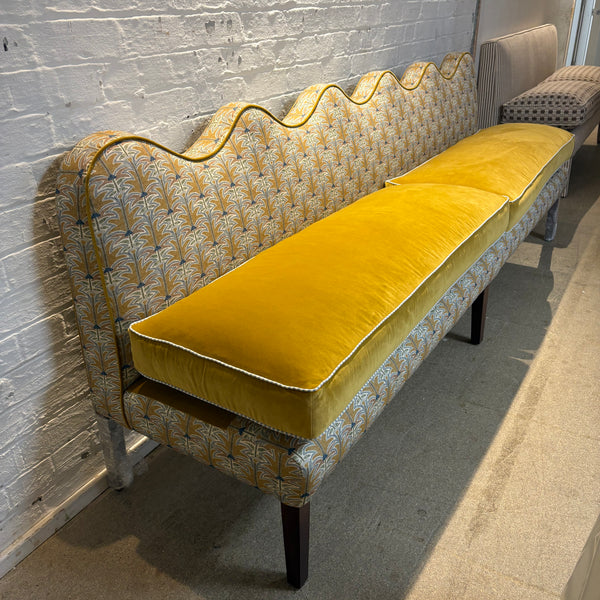 Gyri design, Skybragd and Linwood Omega brass - Lila wavy banquette