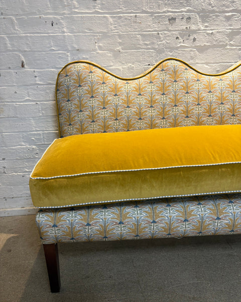 Gyri design, Skybragd and Linwood Omega brass - Lila wavy banquette