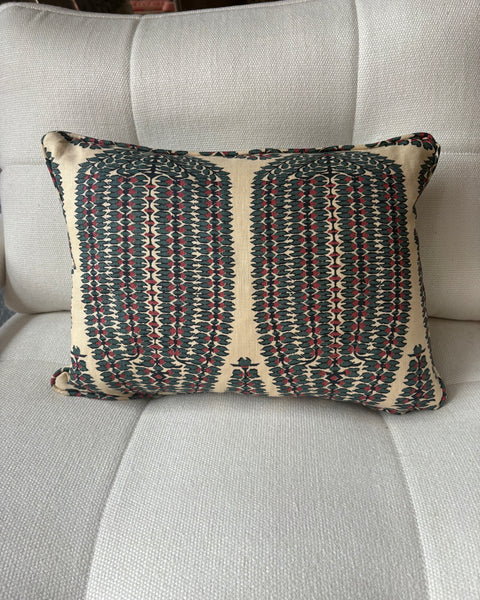 Lumbar cushion in Lisa Fine, Ayesha paisley