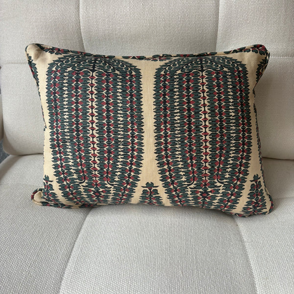 Lumbar cushion in Lisa Fine, Ayesha paisley