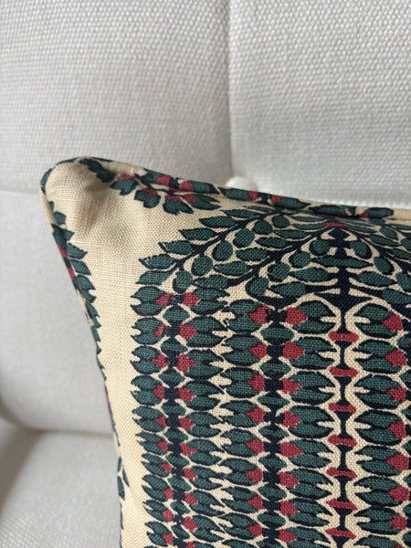 Lumbar cushion in Lisa Fine, Ayesha paisley