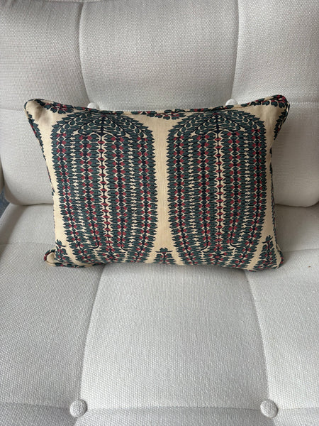 Lumbar cushion in Lisa Fine, Ayesha paisley