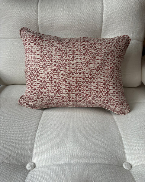 Lumbar cushion in James Hare, Flori in Cherry
