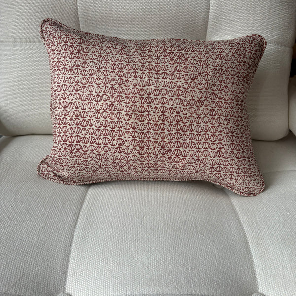 Lumbar cushion in James Hare, Flori in Cherry
