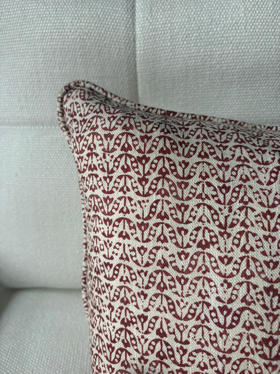 Lumbar cushion in James Hare, Flori in Cherry