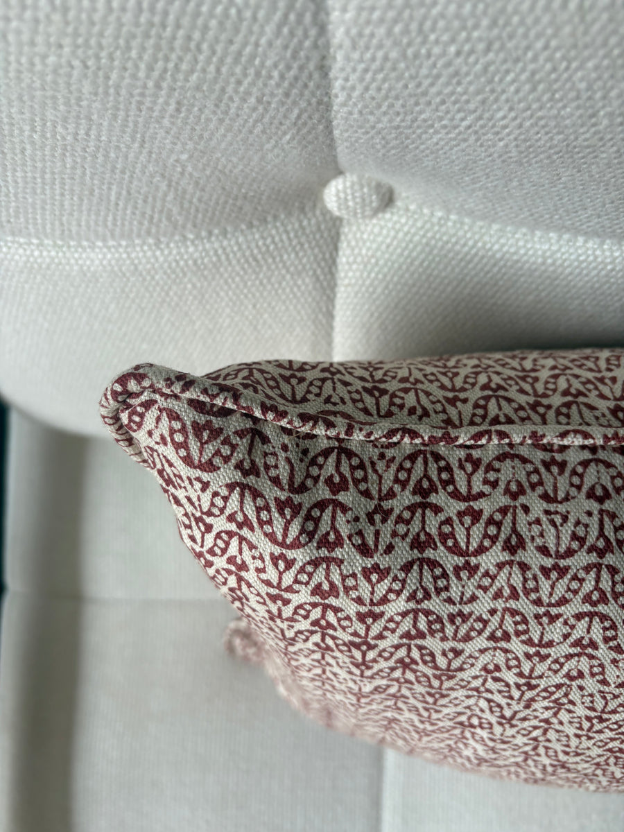 Lumbar cushion in James Hare, Flori in Cherry