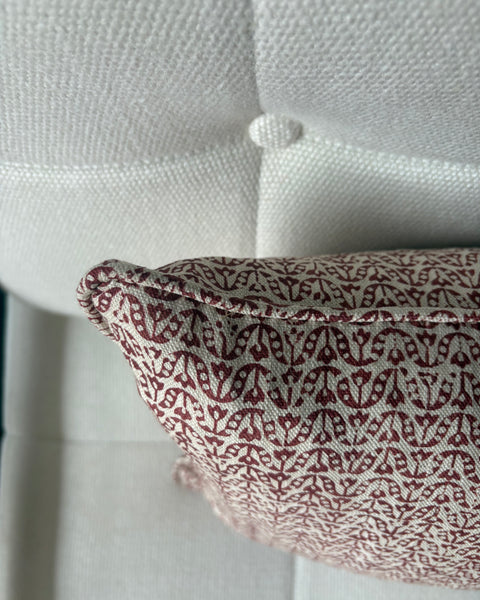 Lumbar cushion in James Hare, Flori in Cherry