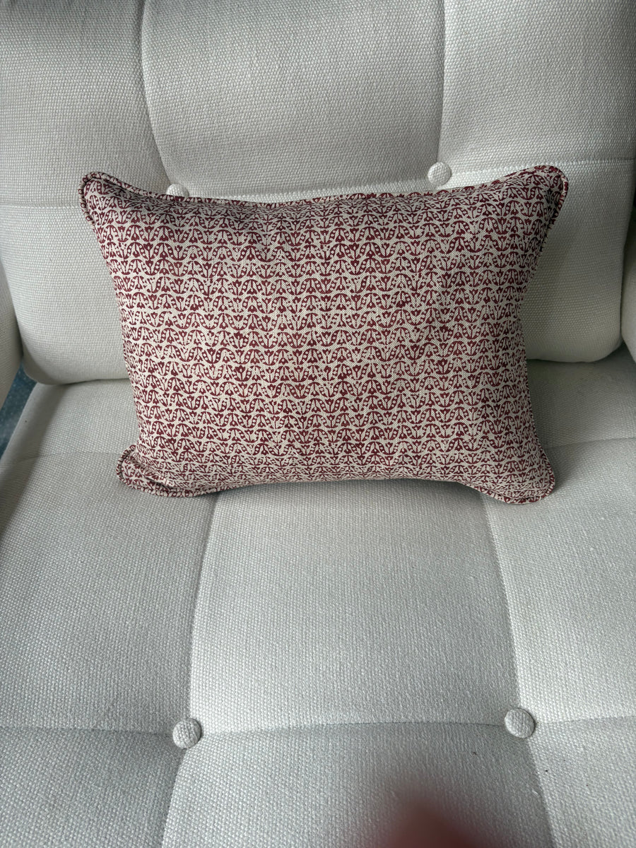 Lumbar cushion in James Hare, Flori in Cherry