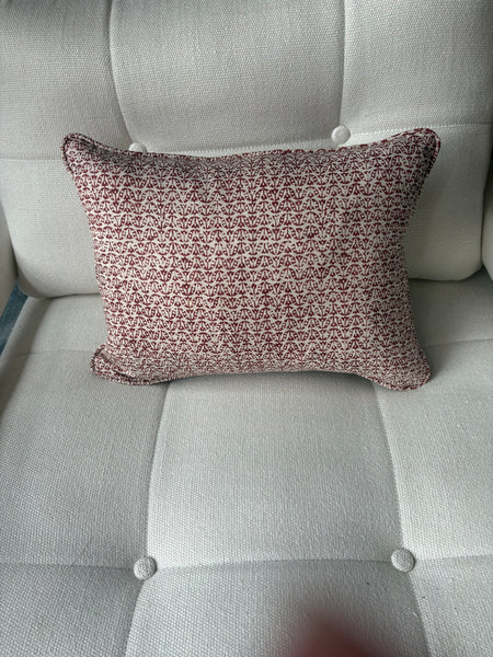 Lumbar cushion in James Hare, Flori in Cherry