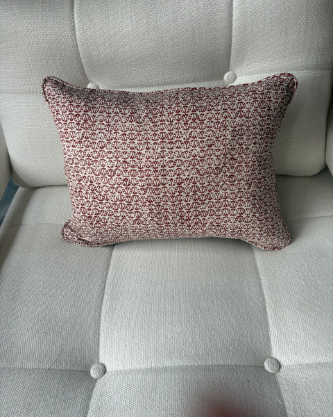 Lumbar cushion in James Hare, Flori in Cherry