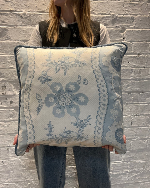 Nicholas Herbert toile des lapin  Large Square Cushion