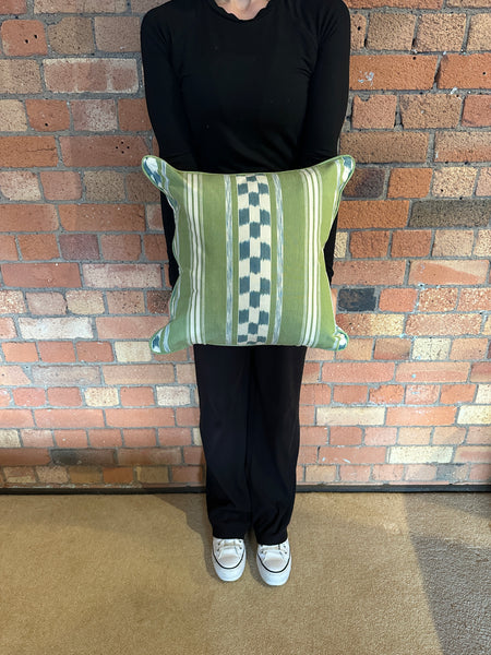 Square cushion 45cm in Kravet Danti Leaf