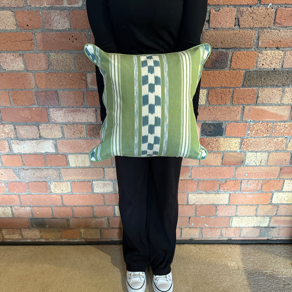 Square cushion 45cm in Kravet Danti Leaf