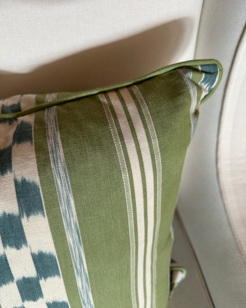 Square cushion 45cm in Kravet Danti Leaf