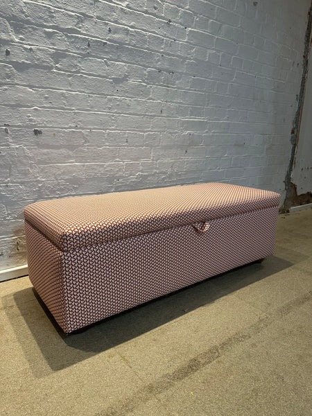 Pouf de rangement de bout de lit Zoey sur mesure