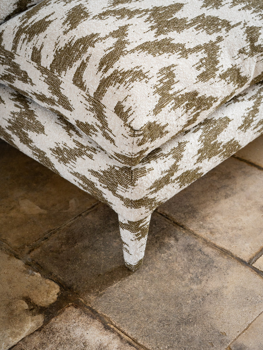 Ottoman Emelia sur mesure dans n'importe quel tissu