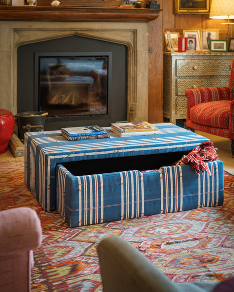 Ottoman Emelia sur mesure dans n'importe quel tissu