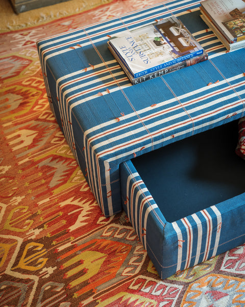 Ottoman Emelia sur mesure dans n'importe quel tissu