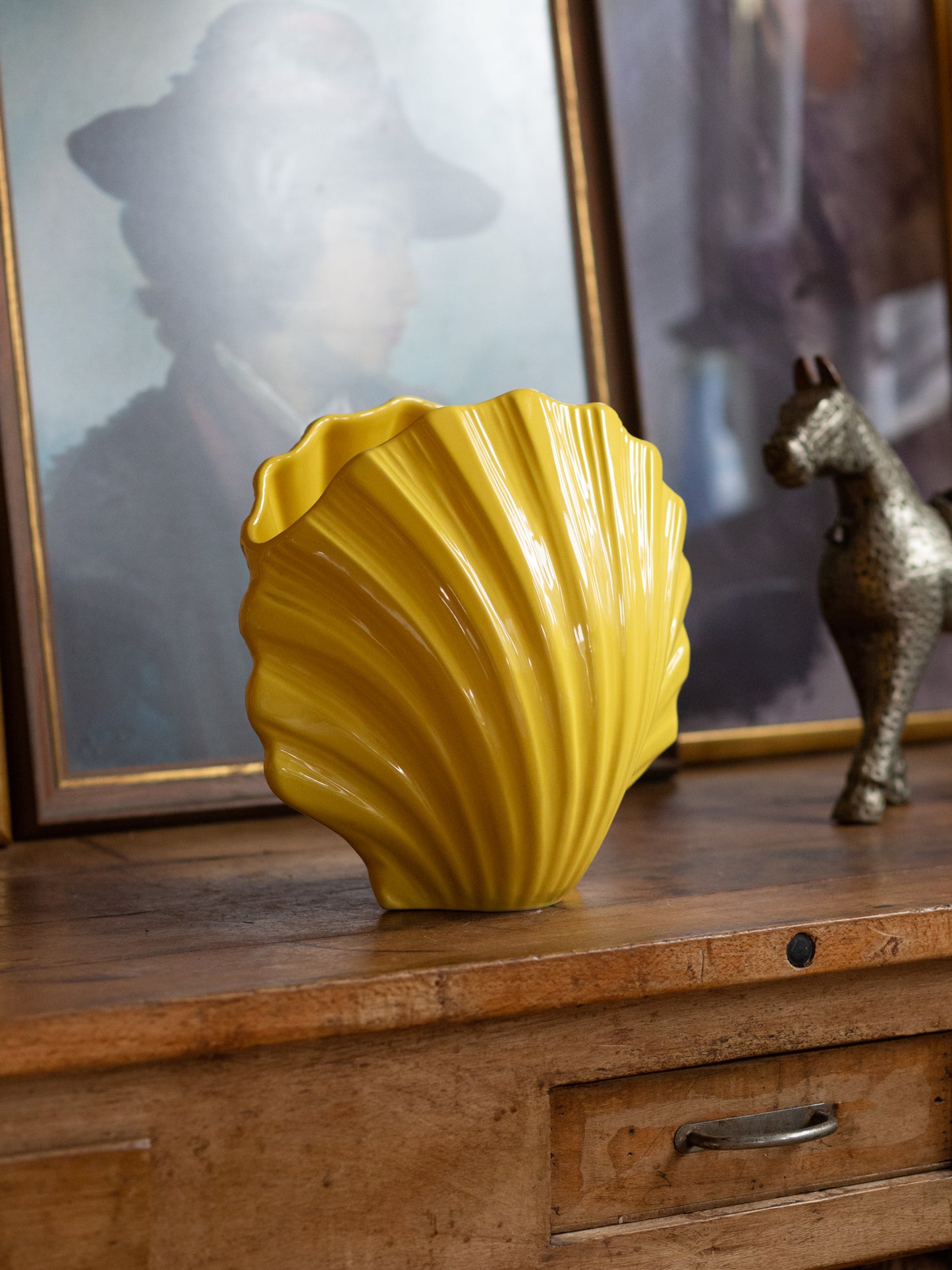 Wonderful Vintage large Yellow Shell Vase | Wow for your mantlepiece