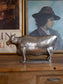 Merveilleuse merveilleuse grande sculpture de vache couleur argent | français | je veux garder ça