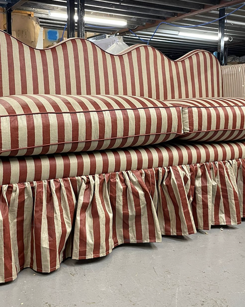 Lila Wavy Back Banquette